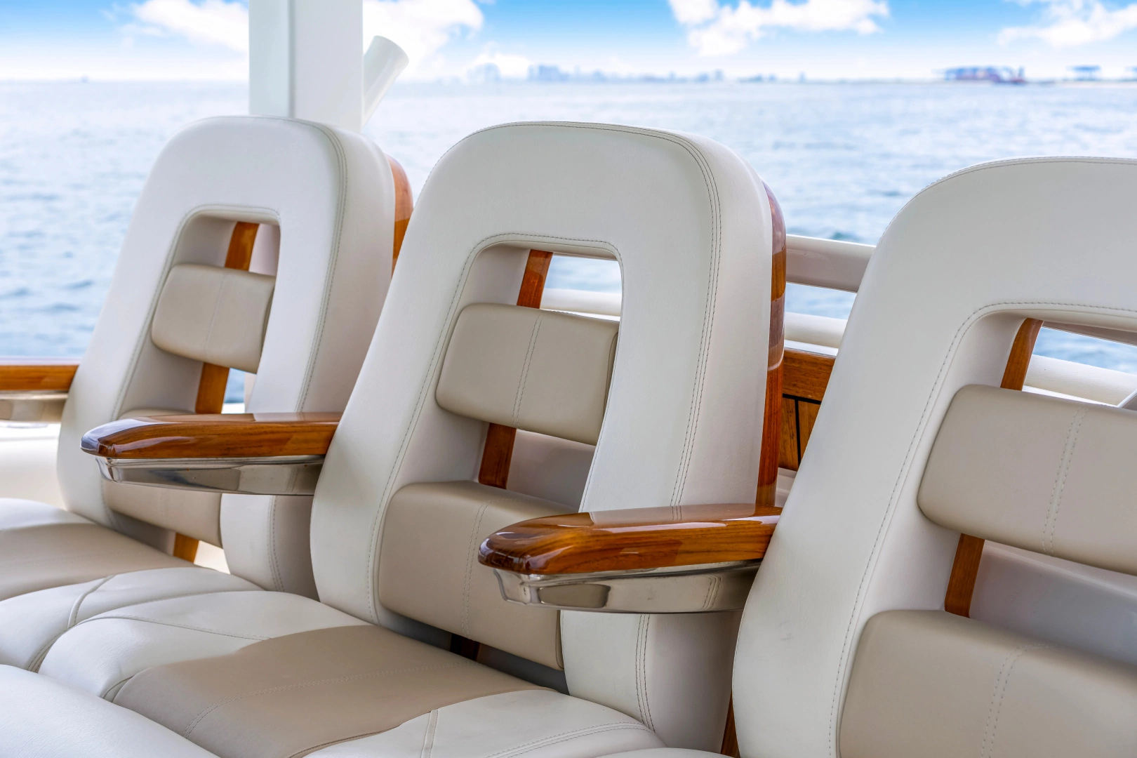 Boston Whaler 380 Outrage Yacht For Sale