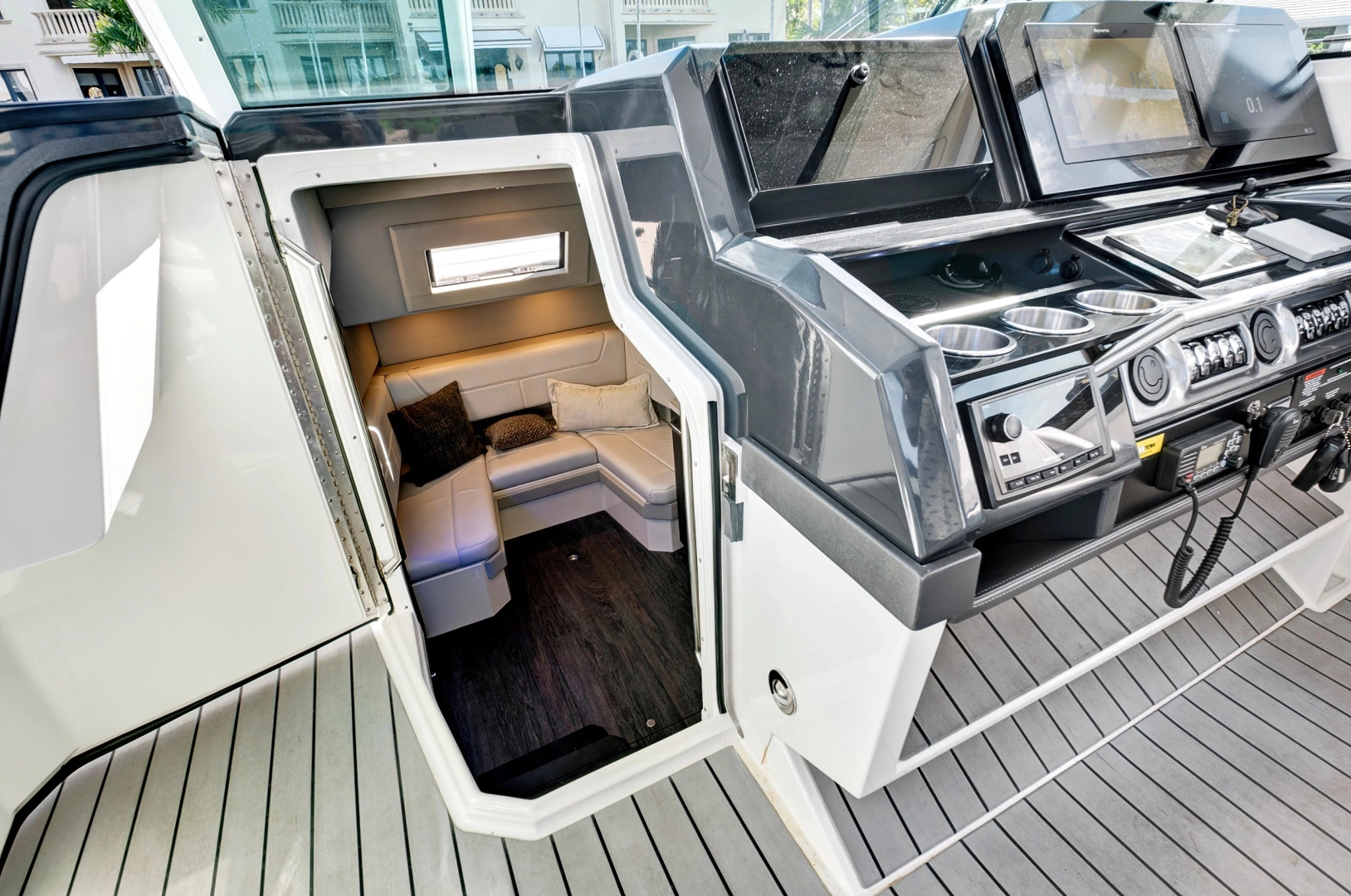 Formula 380 Super Sport Crossover Yacht For Sale