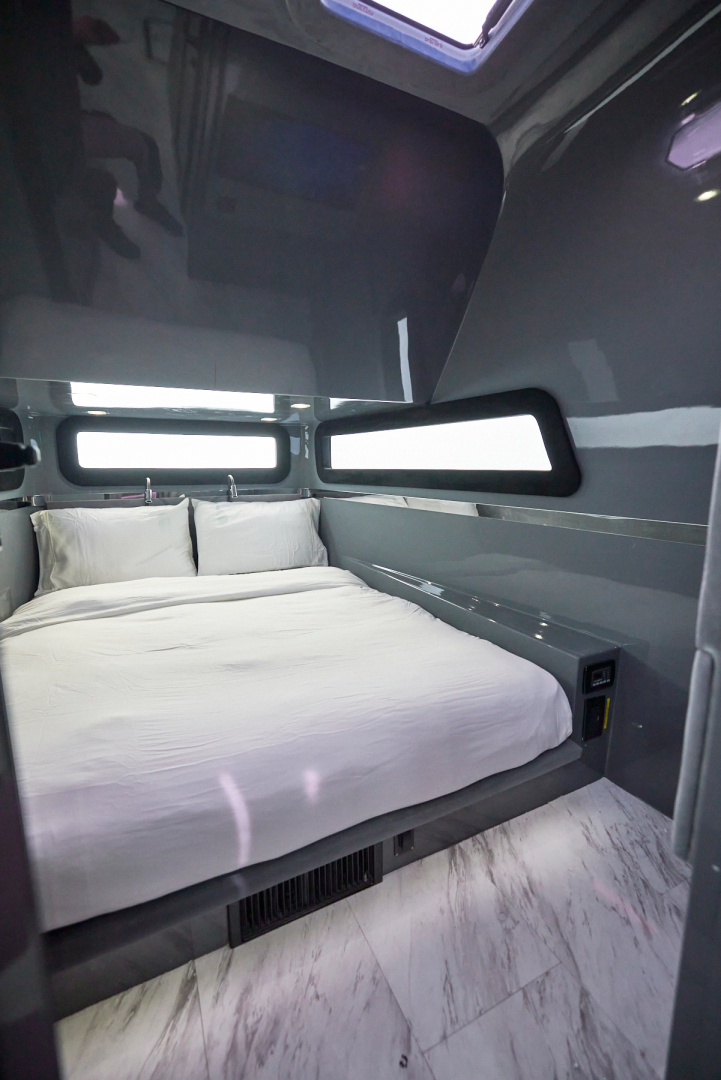 MR  LUCKY 52ft Midnight Express Yacht For Sale