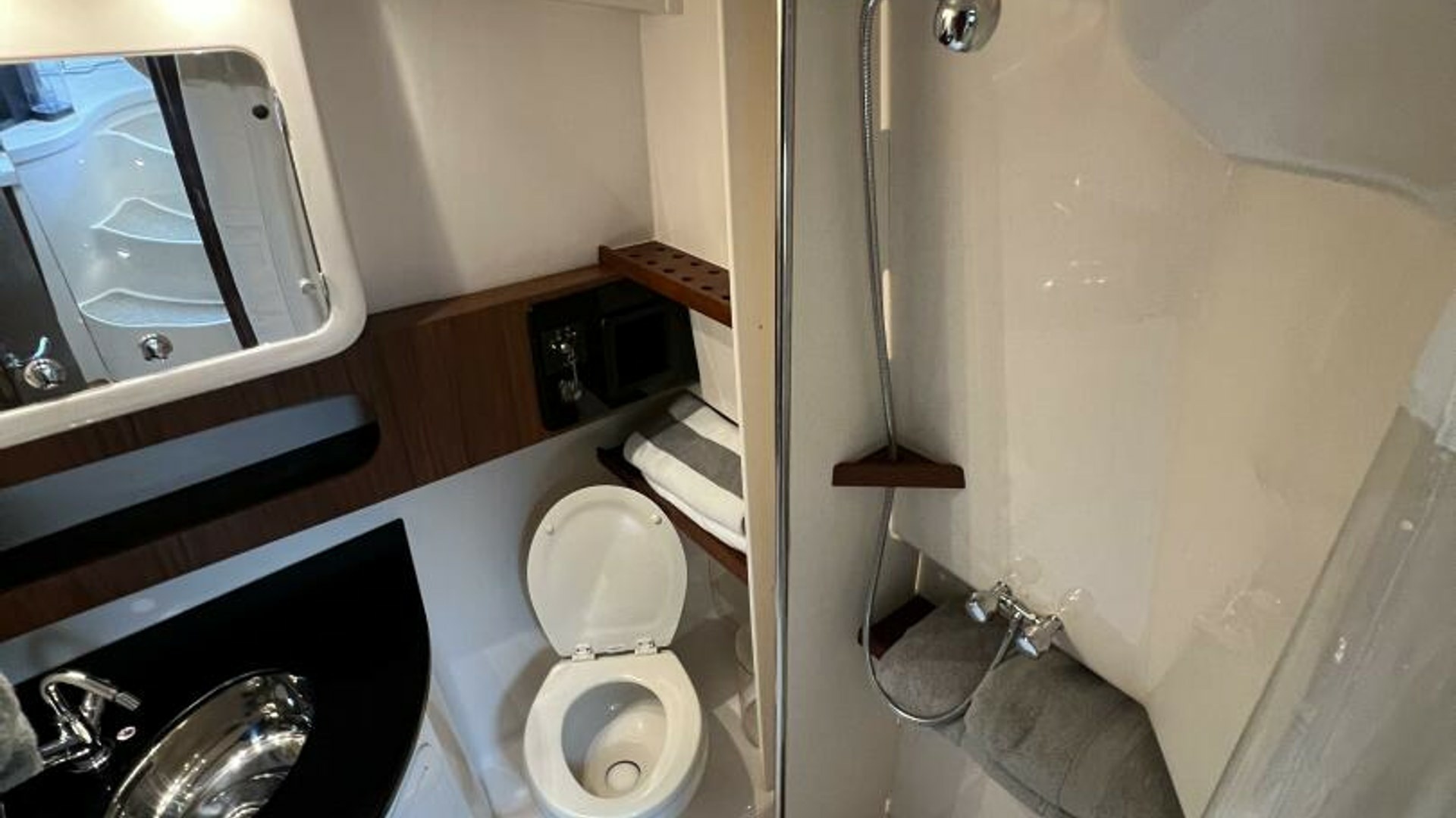 BE CHUMMING 37ft Grady White Yacht For Sale