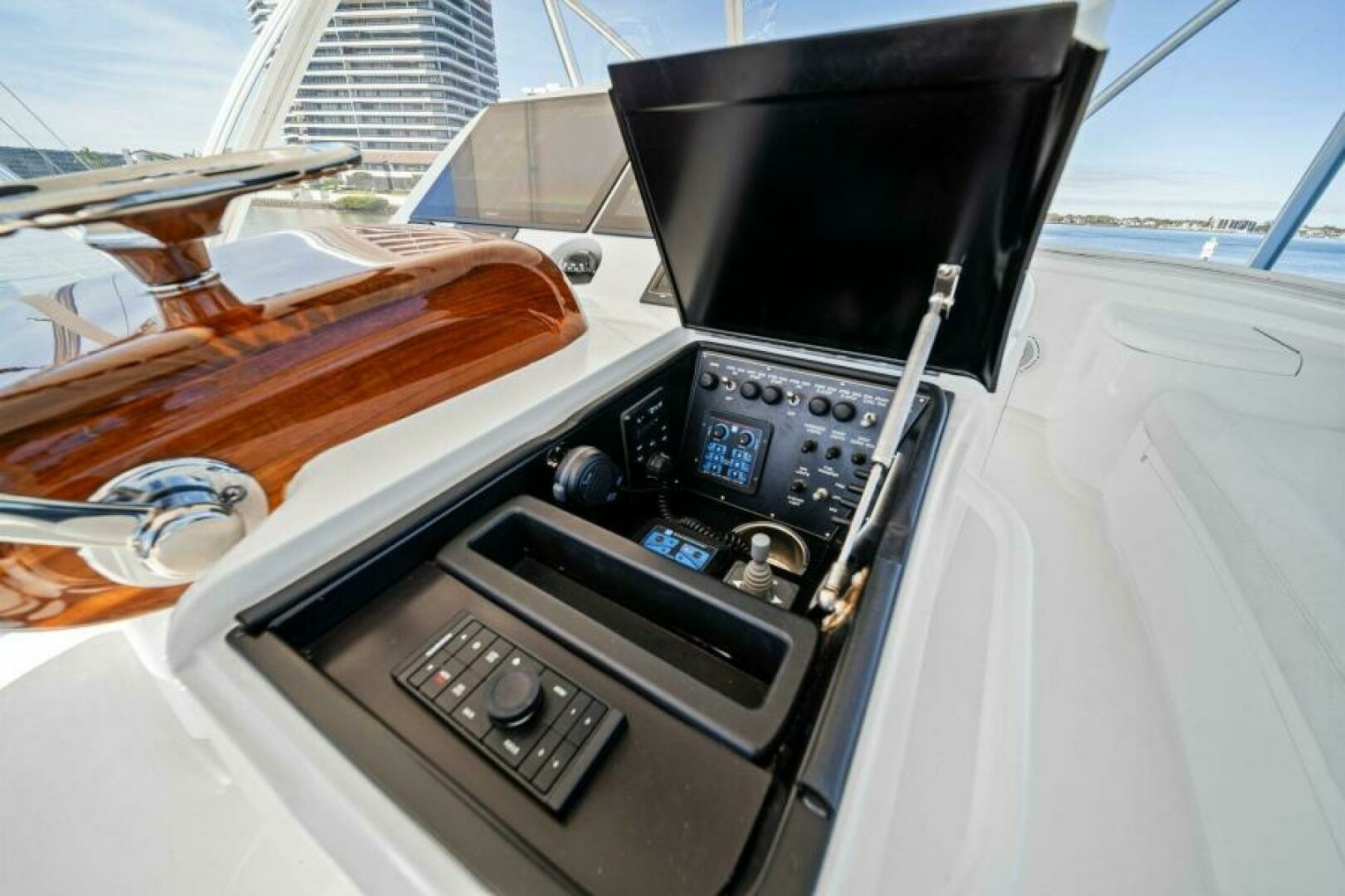 Viking 55 Convertible — Done Pickin - Photo 35