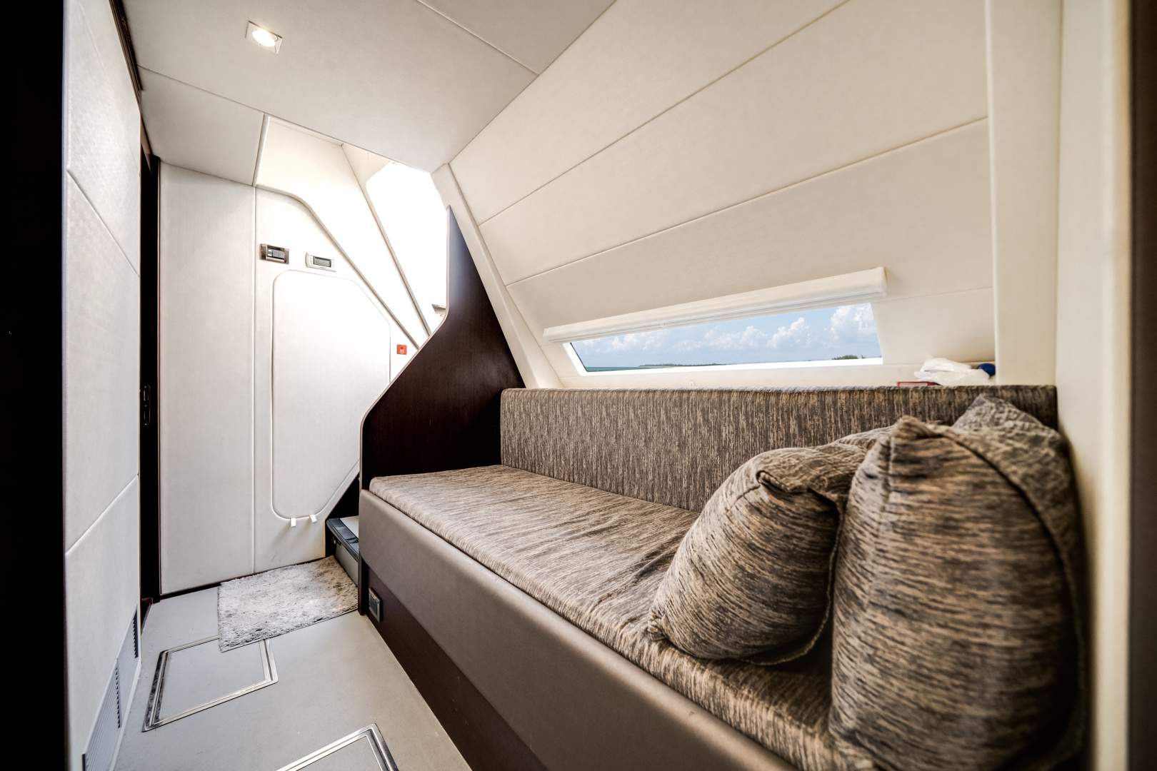 2019 Sunseeker 76 Flybridge
