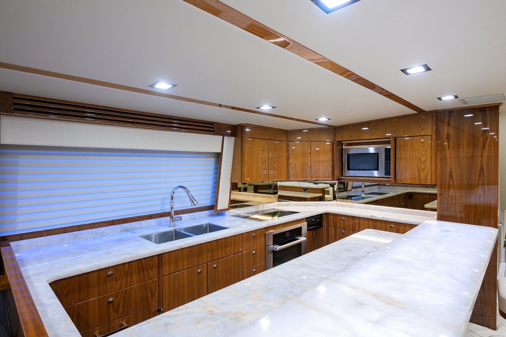 Viking 80 MERCEDES - Galley