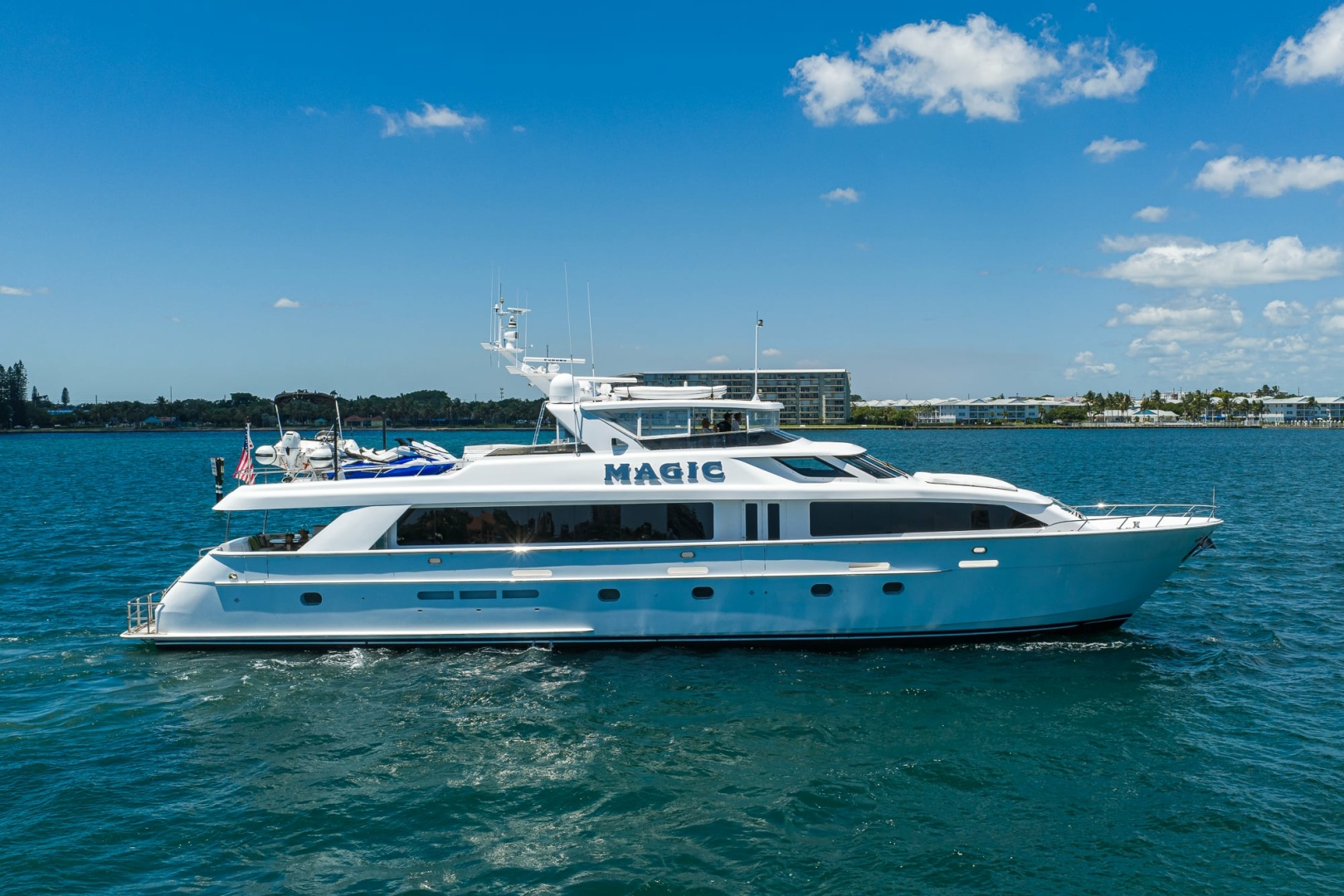 2005 Hatteras 100 Motor Yacht