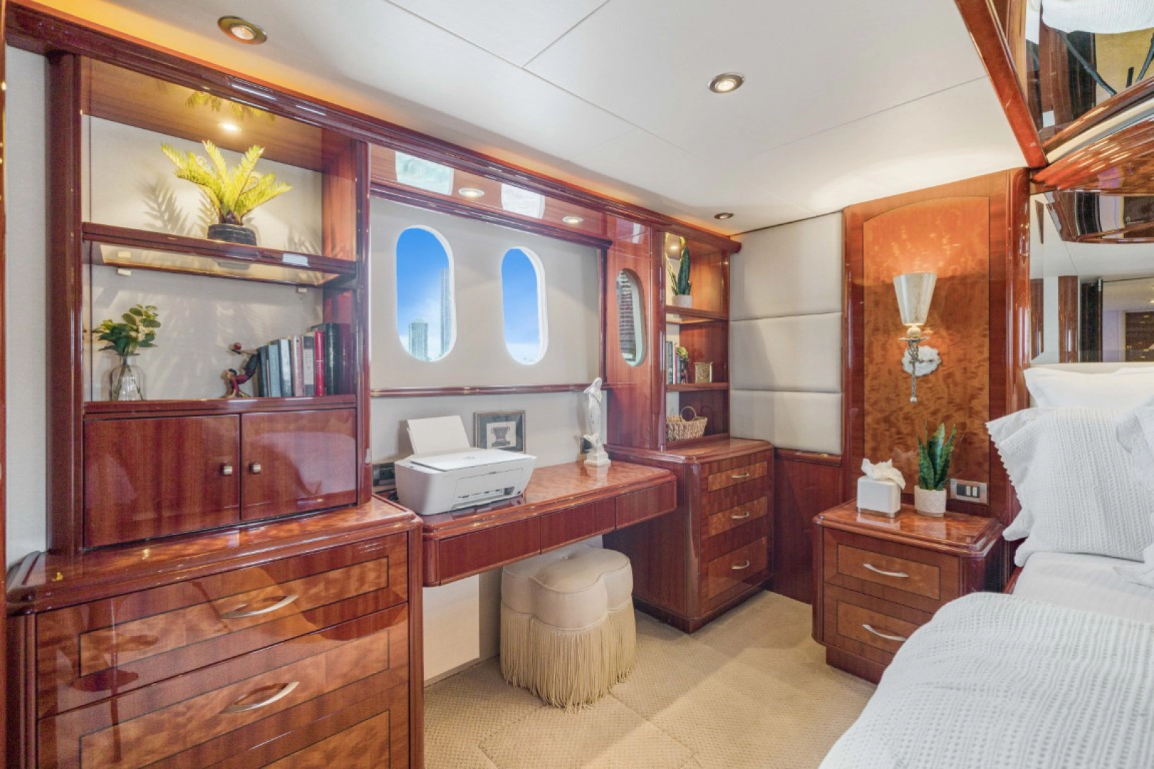 2004 Lazzara Yachts 80 Open Fly