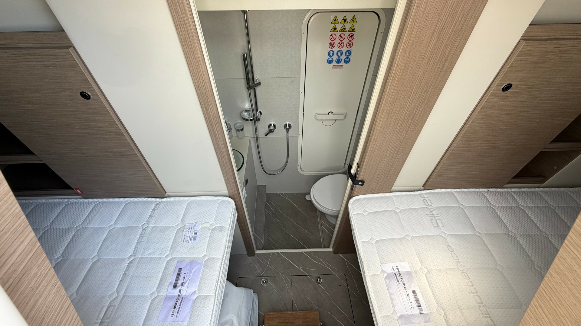 Twin Cabin with Ensuite Access