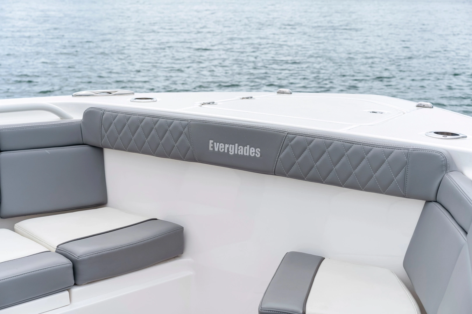 Everglades 395 CC Yacht For Sale