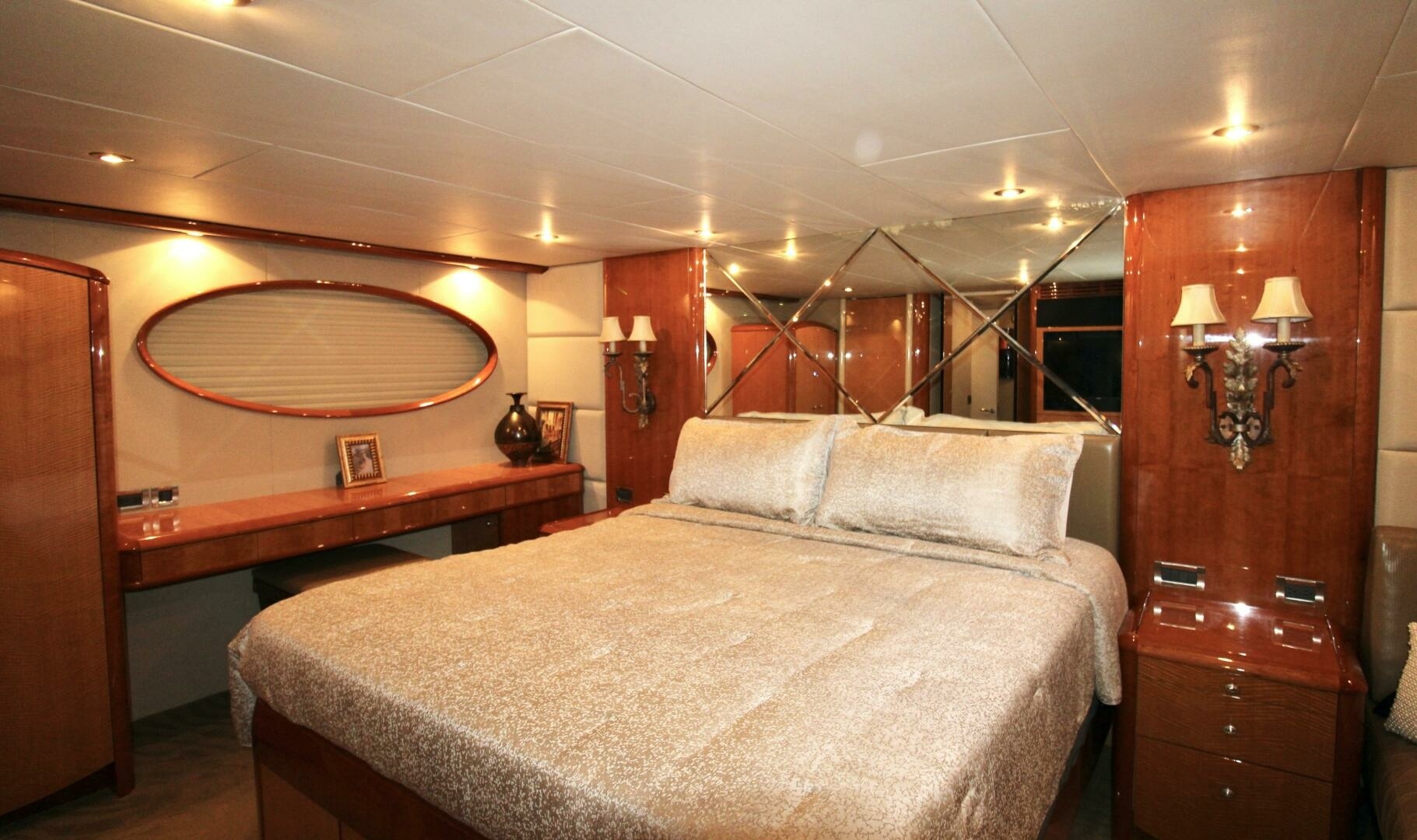 Kathleen 74ft Lazzara Yachts Yacht For Sale