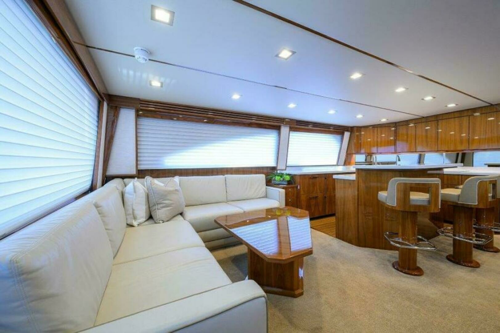 2020 Viking 72 Convertible — photograph 3