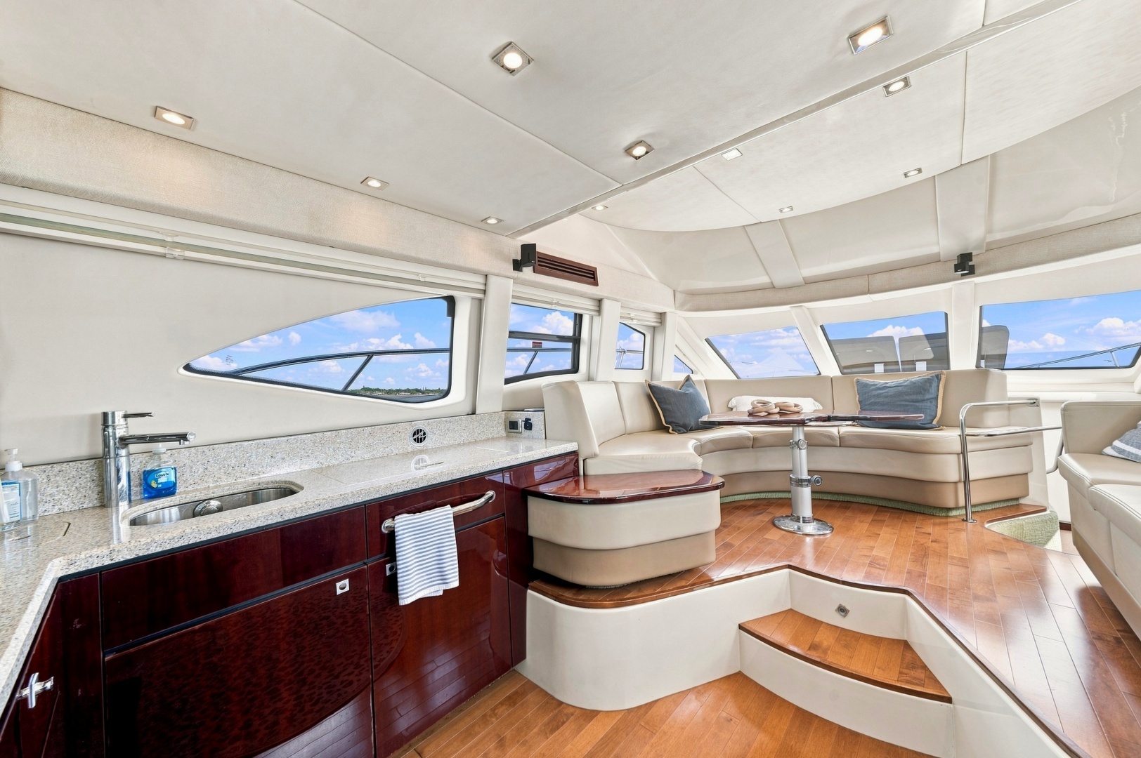 LA DOLCE VITA 47ft Sea Ray Yacht For Sale LA DOLCE VITA 47ft Sea Ray Yacht For Sale