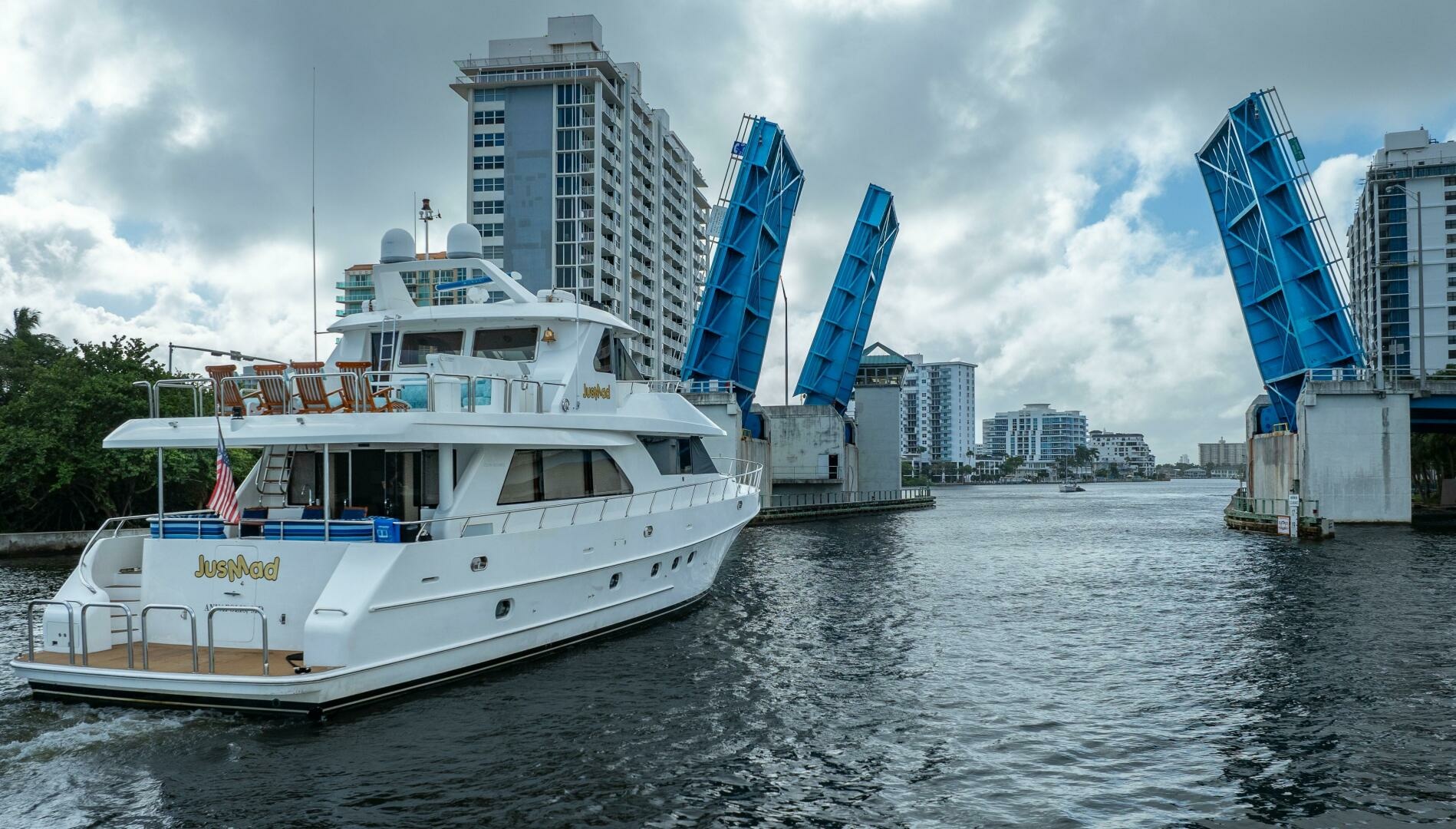 JusMad 80ft Ocean Alexander Yacht For Sale