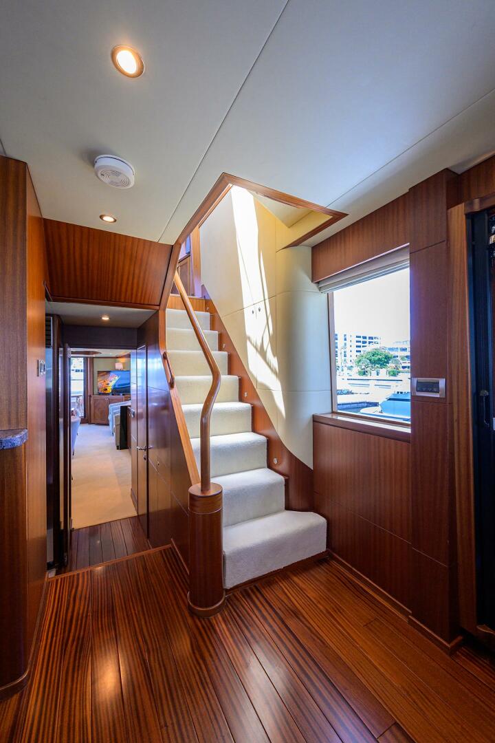 CLAYPEN 90ft Ocean Alexander Yacht For Sale