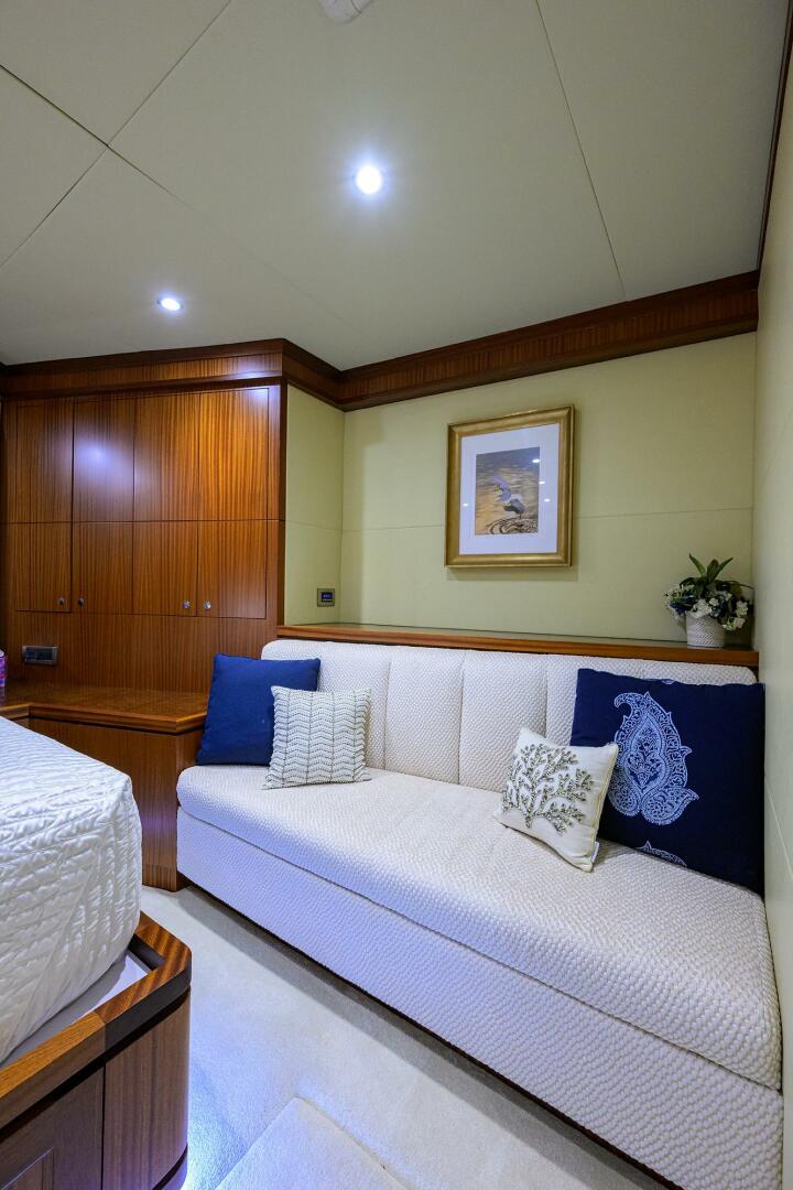 CLAYPEN 90ft Ocean Alexander Yacht For Sale