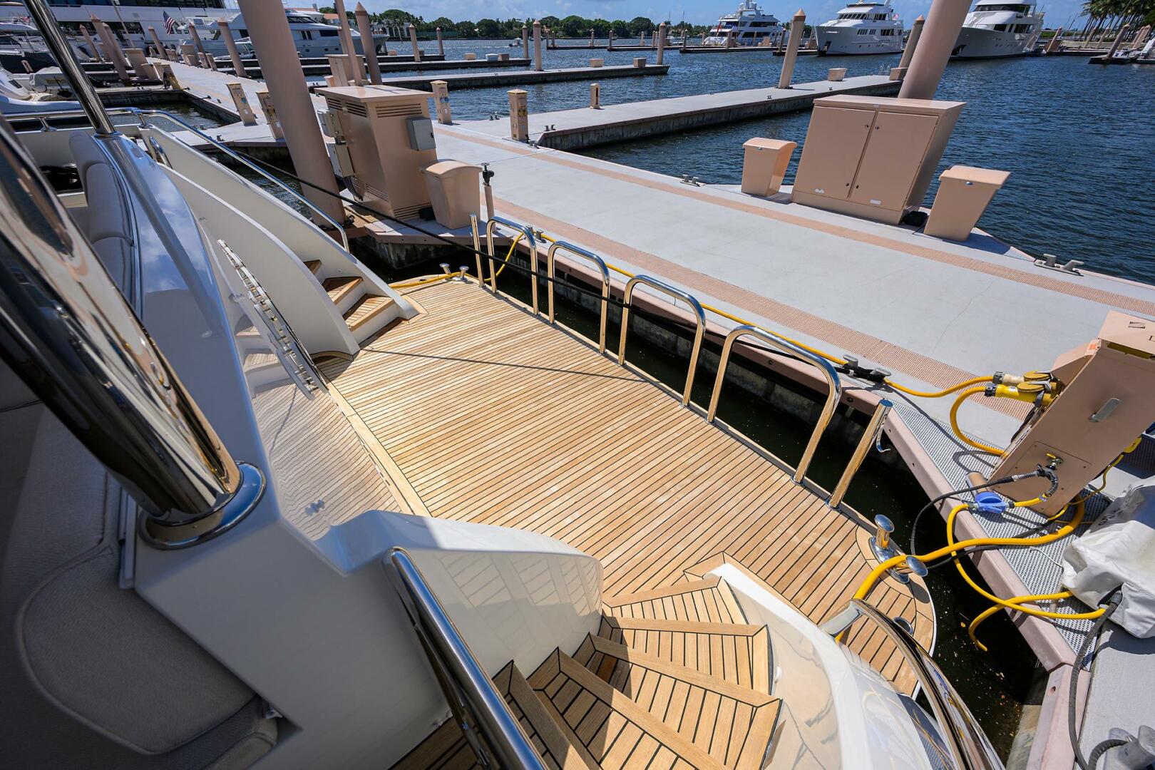 CLAYPEN 90ft Ocean Alexander Yacht For Sale