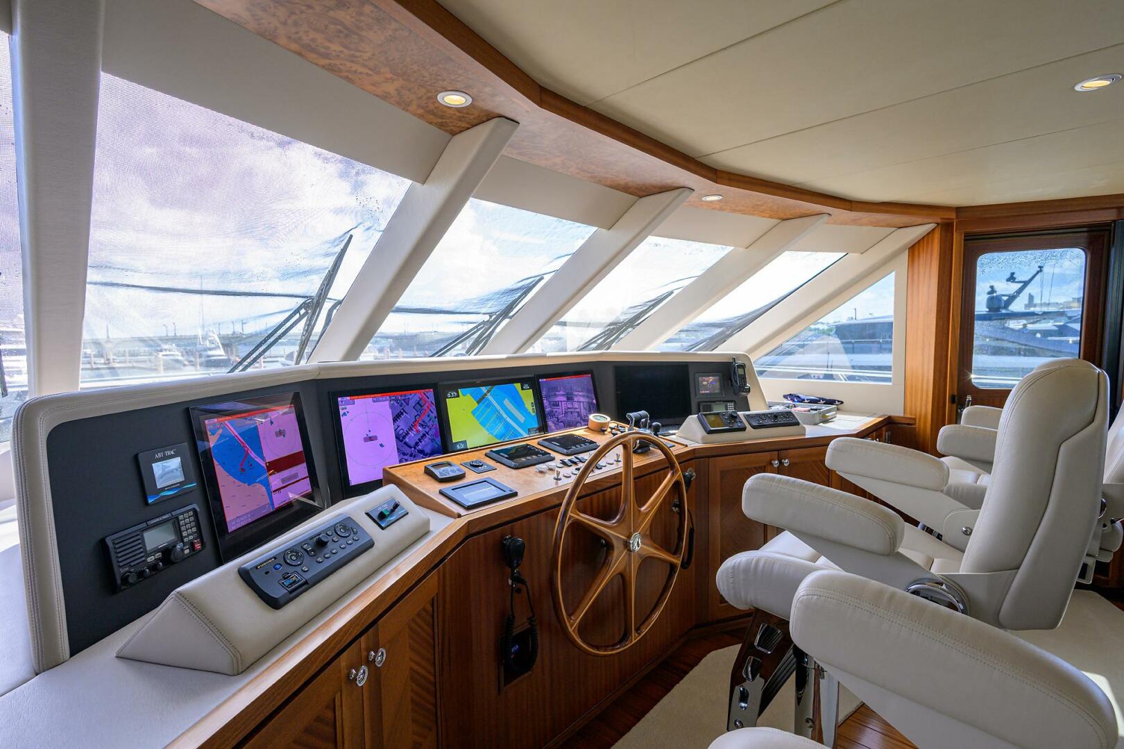 CLAYPEN 90ft Ocean Alexander Yacht For Sale