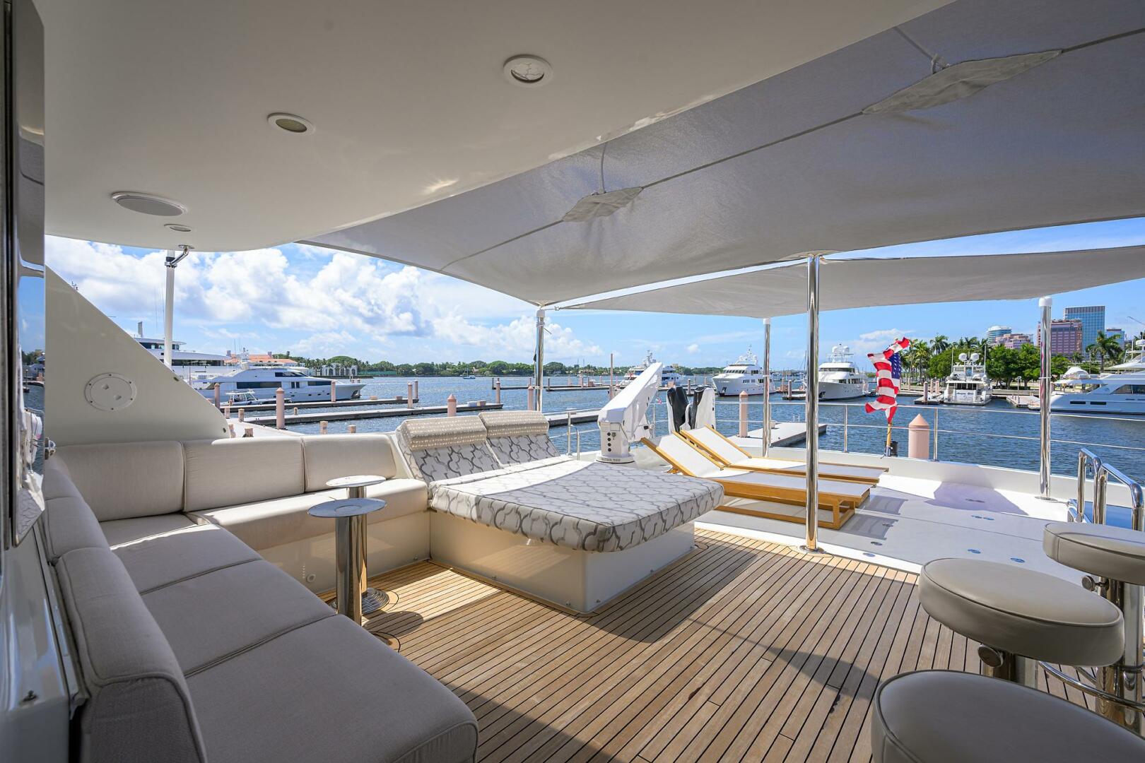 CLAYPEN 90ft Ocean Alexander Yacht For Sale