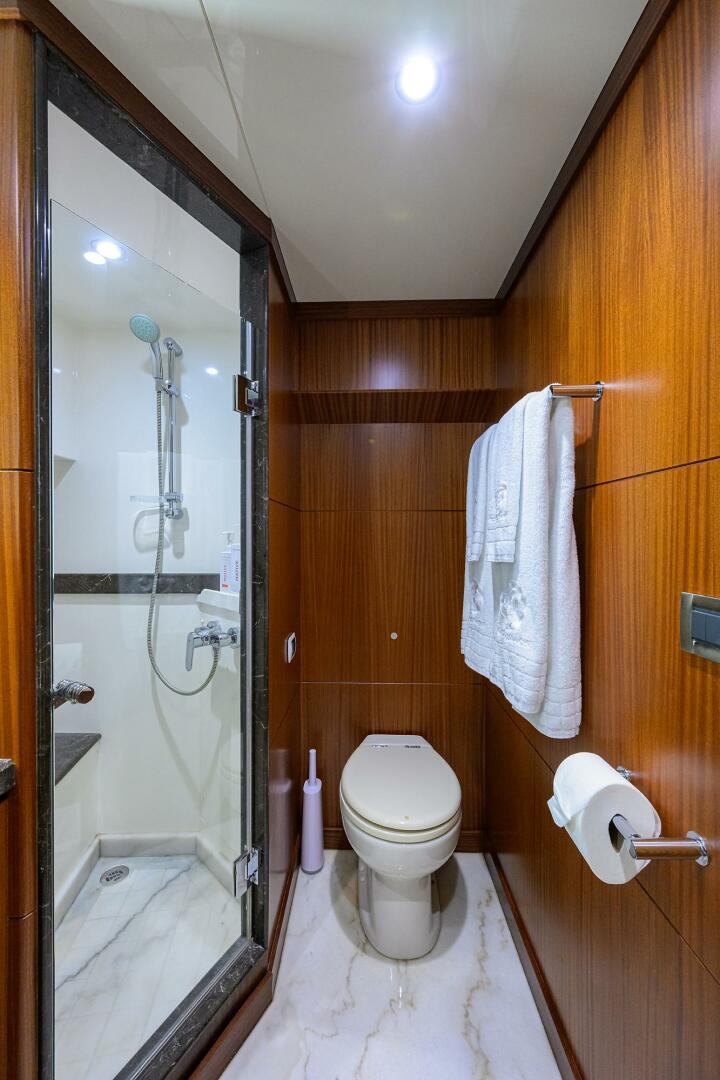 CLAYPEN 90ft Ocean Alexander Yacht For Sale