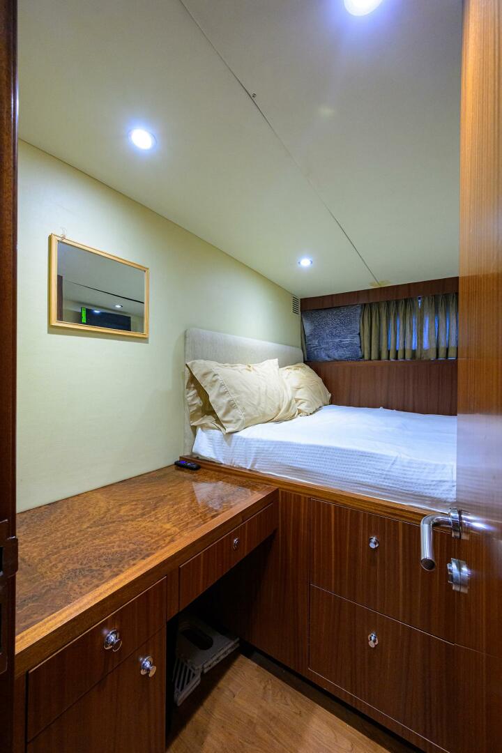 CLAYPEN 90ft Ocean Alexander Yacht For Sale