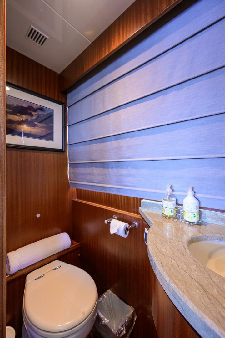 CLAYPEN 90ft Ocean Alexander Yacht For Sale