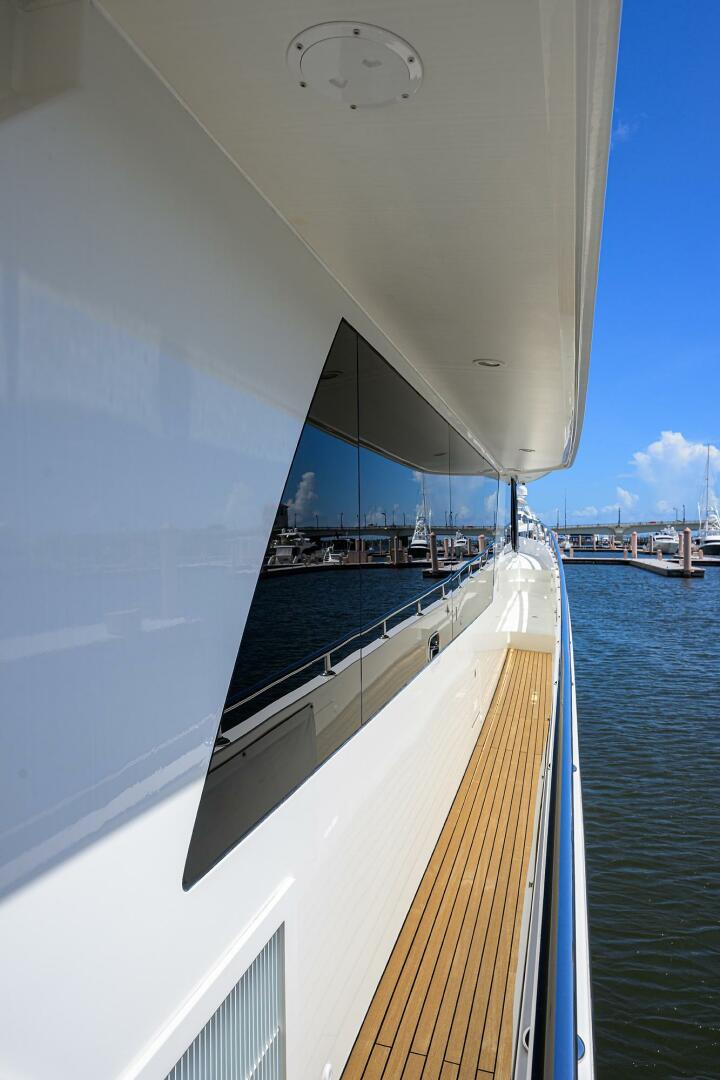 CLAYPEN 90ft Ocean Alexander Yacht For Sale
