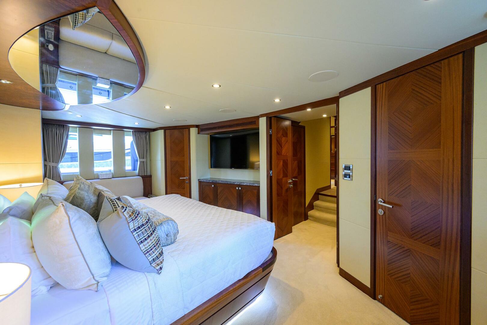 CLAYPEN 90ft Ocean Alexander Yacht For Sale