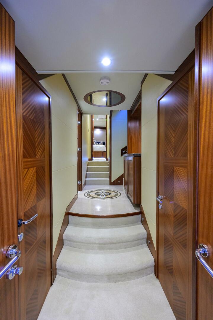 CLAYPEN 90ft Ocean Alexander Yacht For Sale