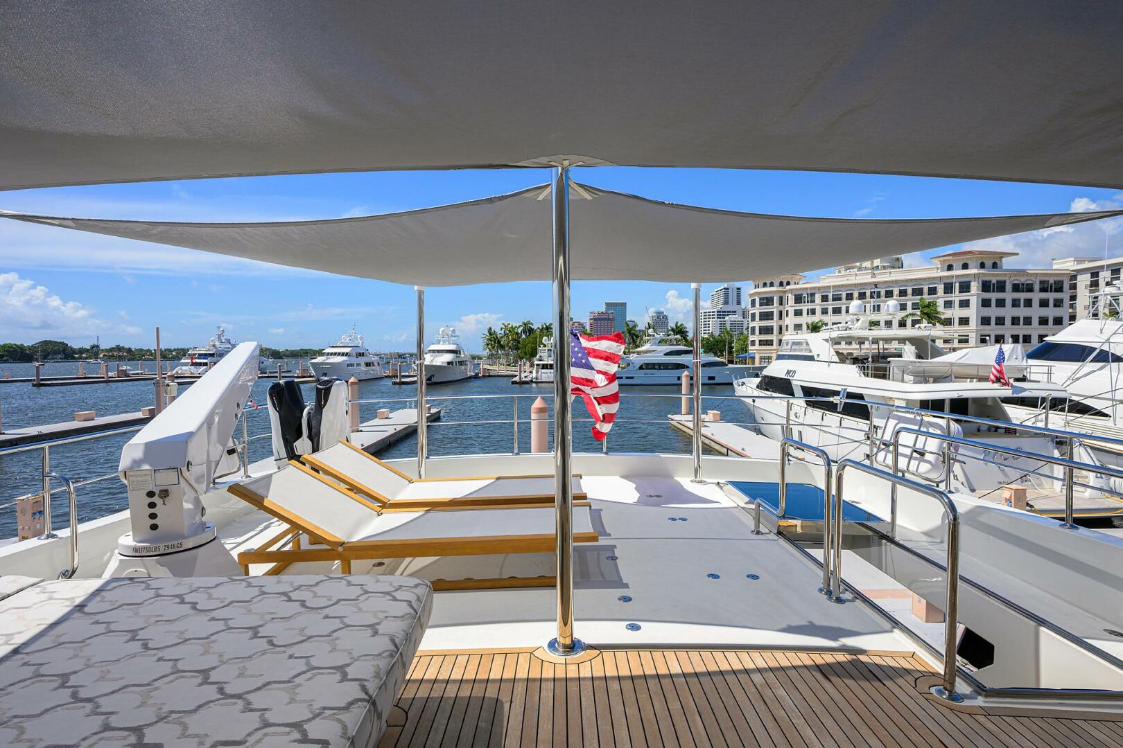 CLAYPEN 90ft Ocean Alexander Yacht For Sale
