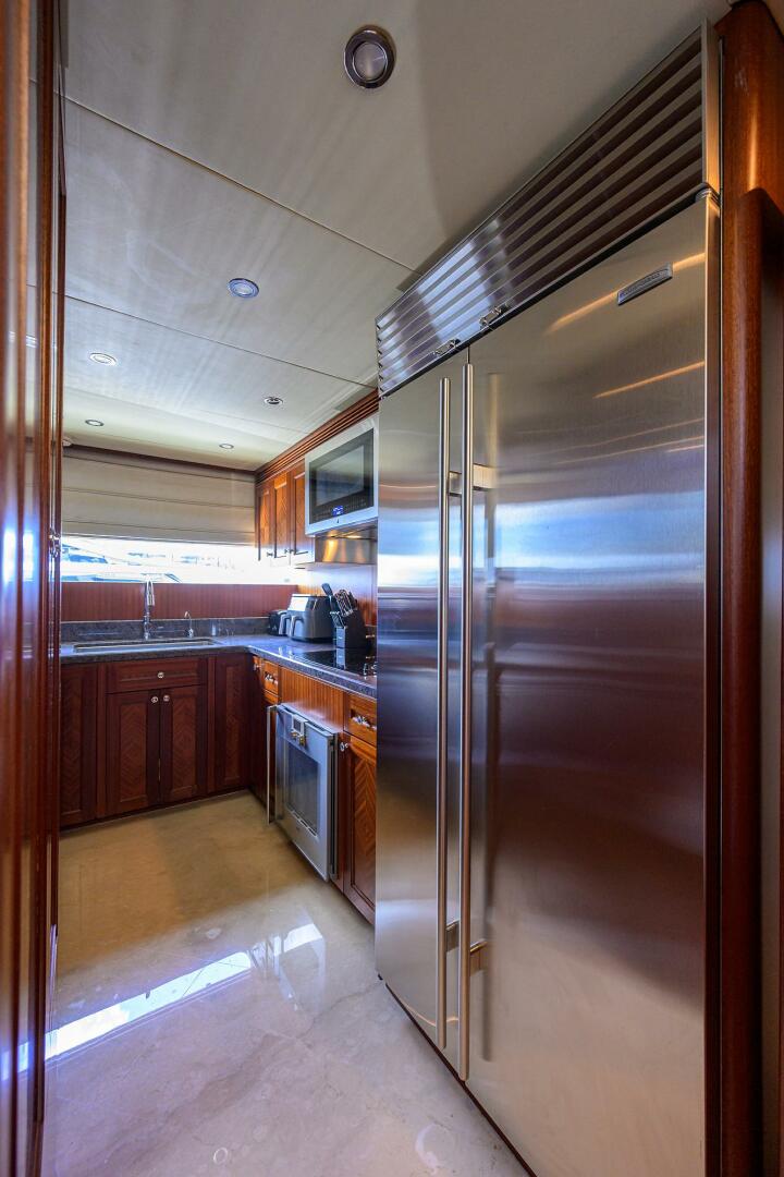 CLAYPEN 90ft Ocean Alexander Yacht For Sale