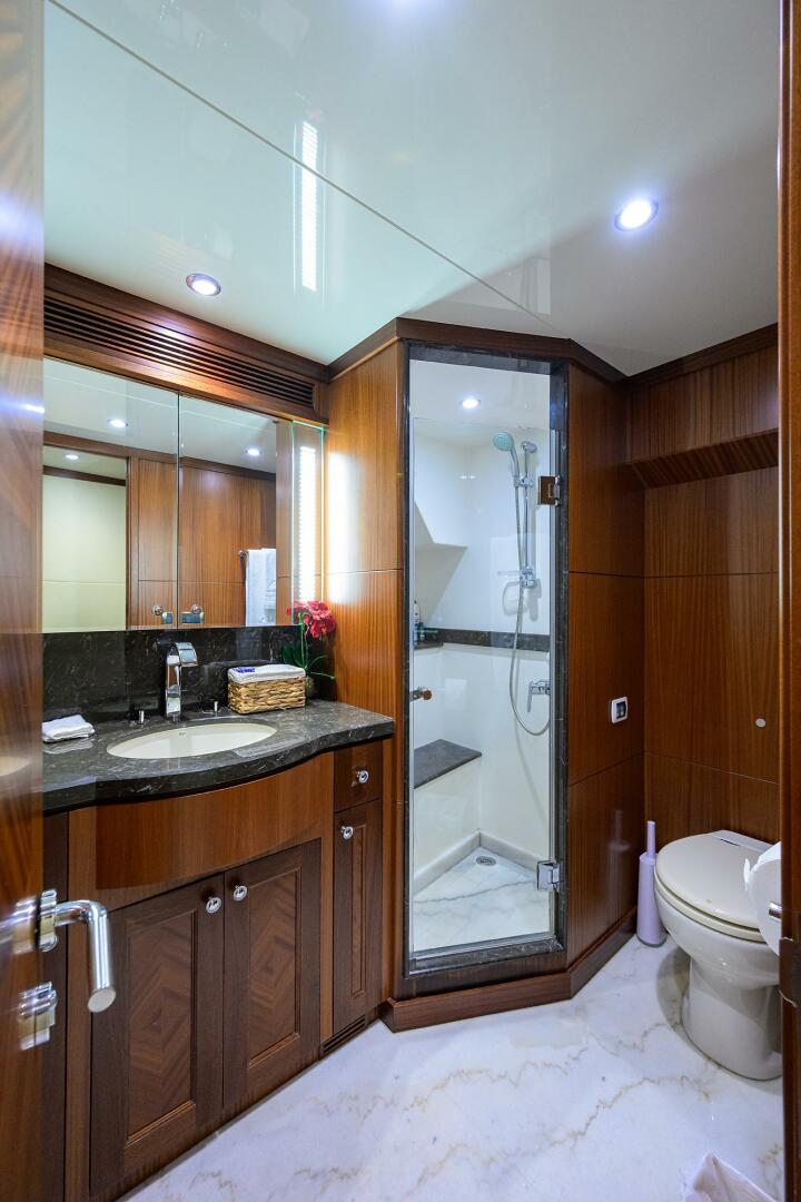 CLAYPEN 90ft Ocean Alexander Yacht For Sale