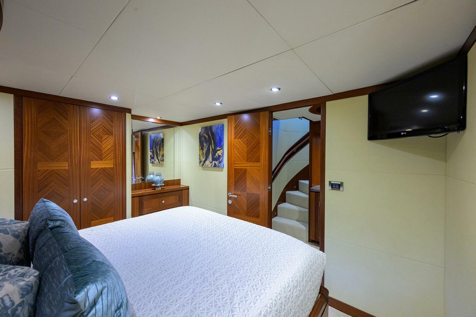 CLAYPEN 90ft Ocean Alexander Yacht For Sale