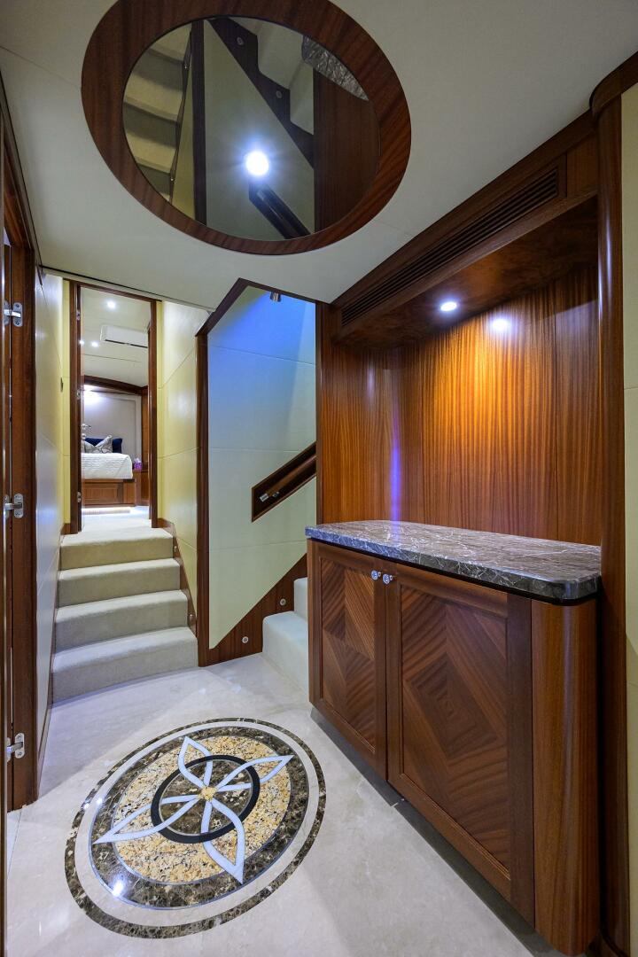 CLAYPEN 90ft Ocean Alexander Yacht For Sale