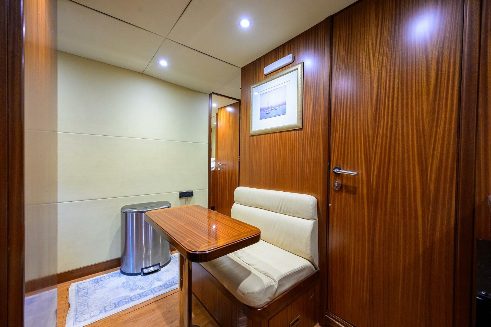 CLAYPEN 90ft Ocean Alexander Yacht For Sale