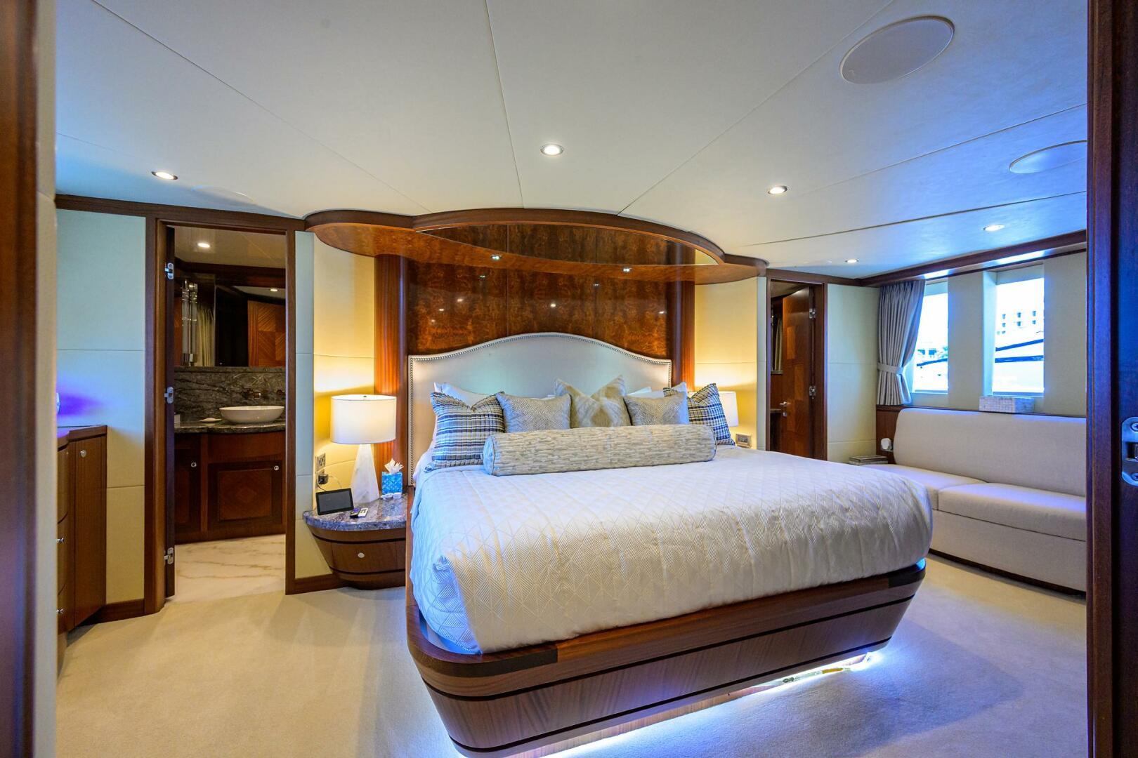 CLAYPEN 90ft Ocean Alexander Yacht For Sale