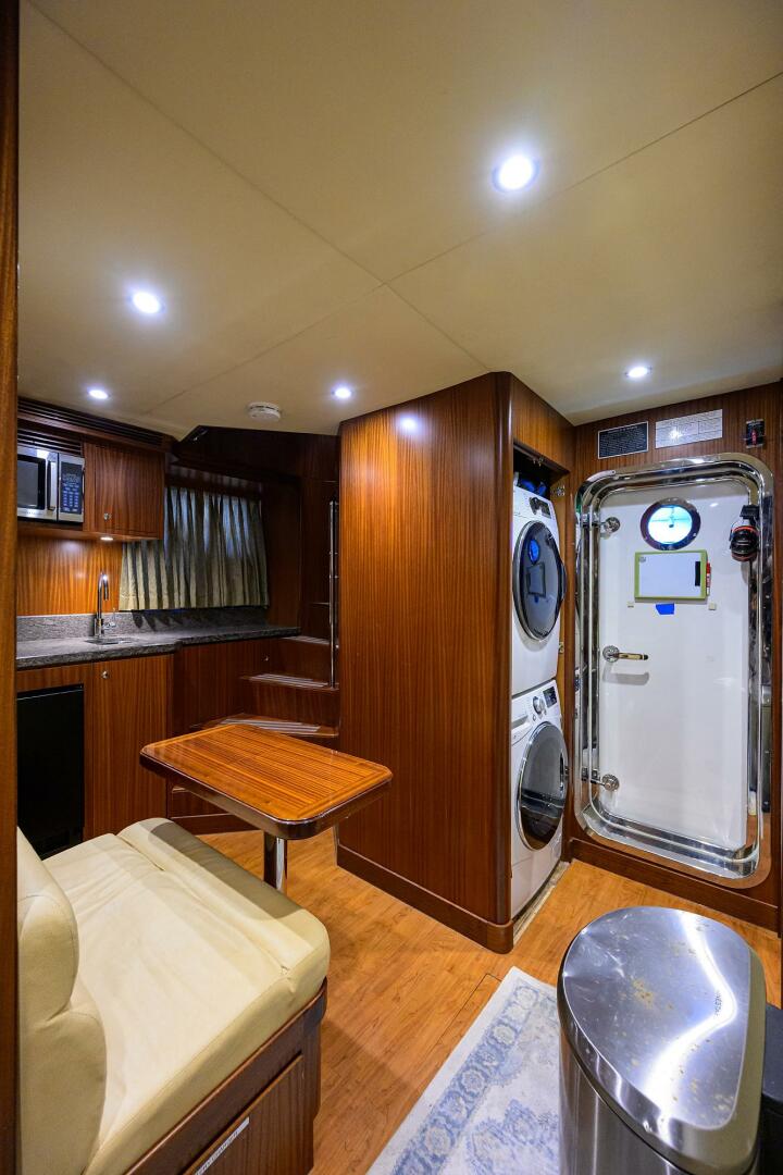 CLAYPEN 90ft Ocean Alexander Yacht For Sale
