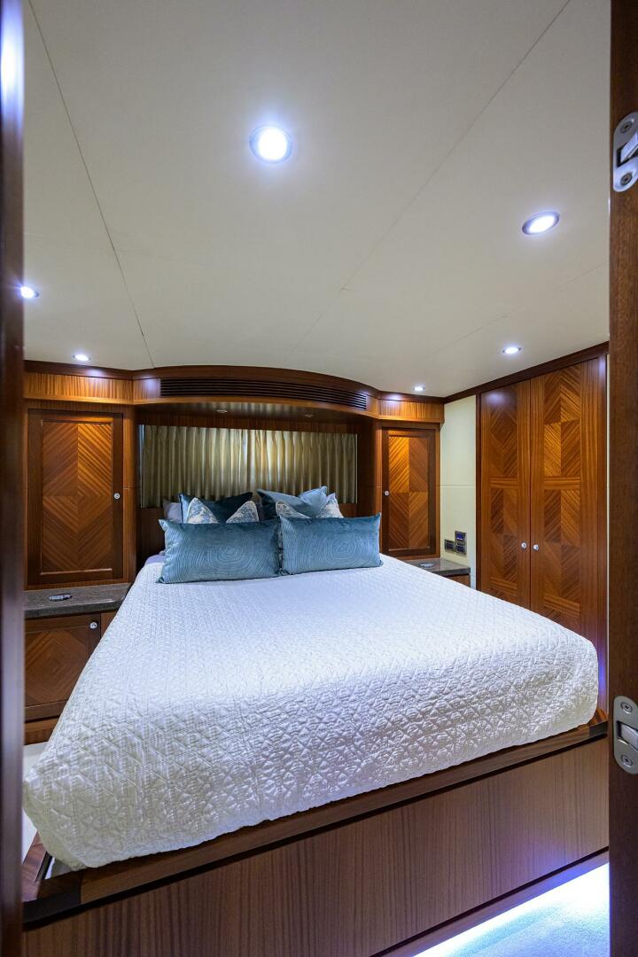 CLAYPEN 90ft Ocean Alexander Yacht For Sale