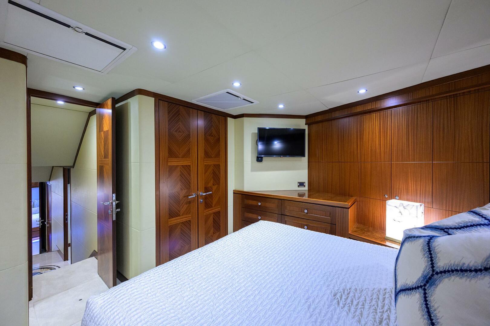 CLAYPEN 90ft Ocean Alexander Yacht For Sale