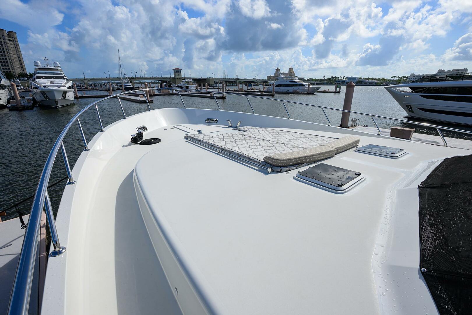 CLAYPEN 90ft Ocean Alexander Yacht For Sale