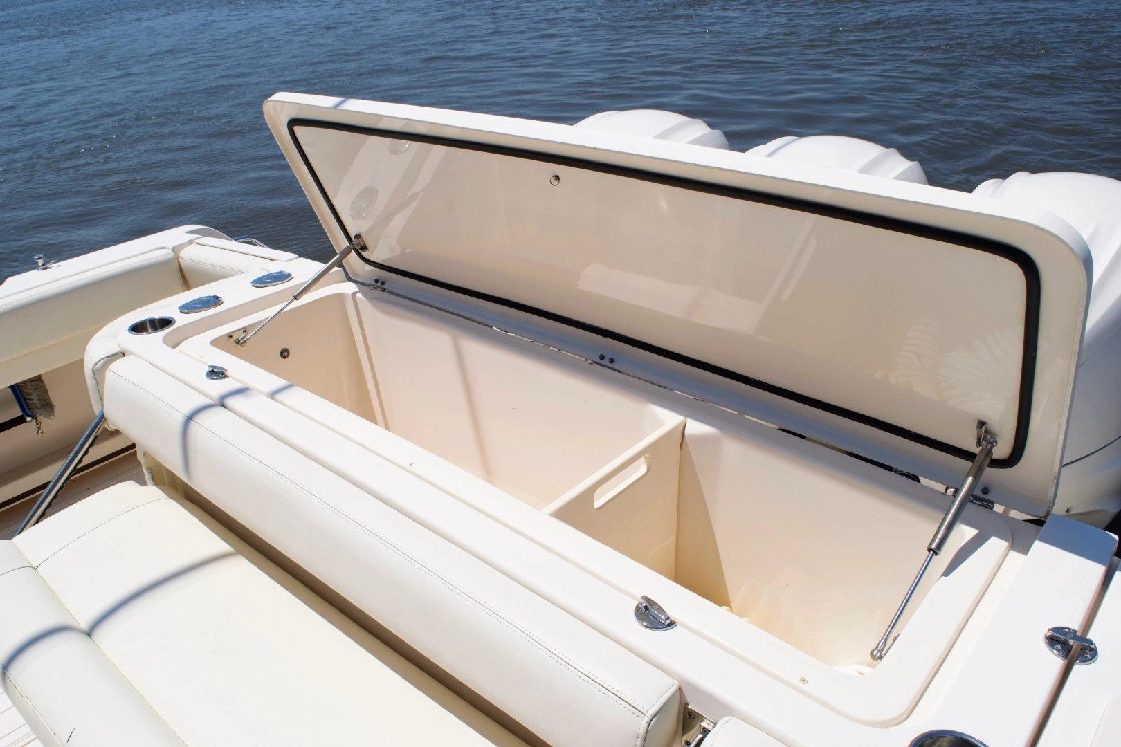 Grady-White 370 Express Yacht For Sale