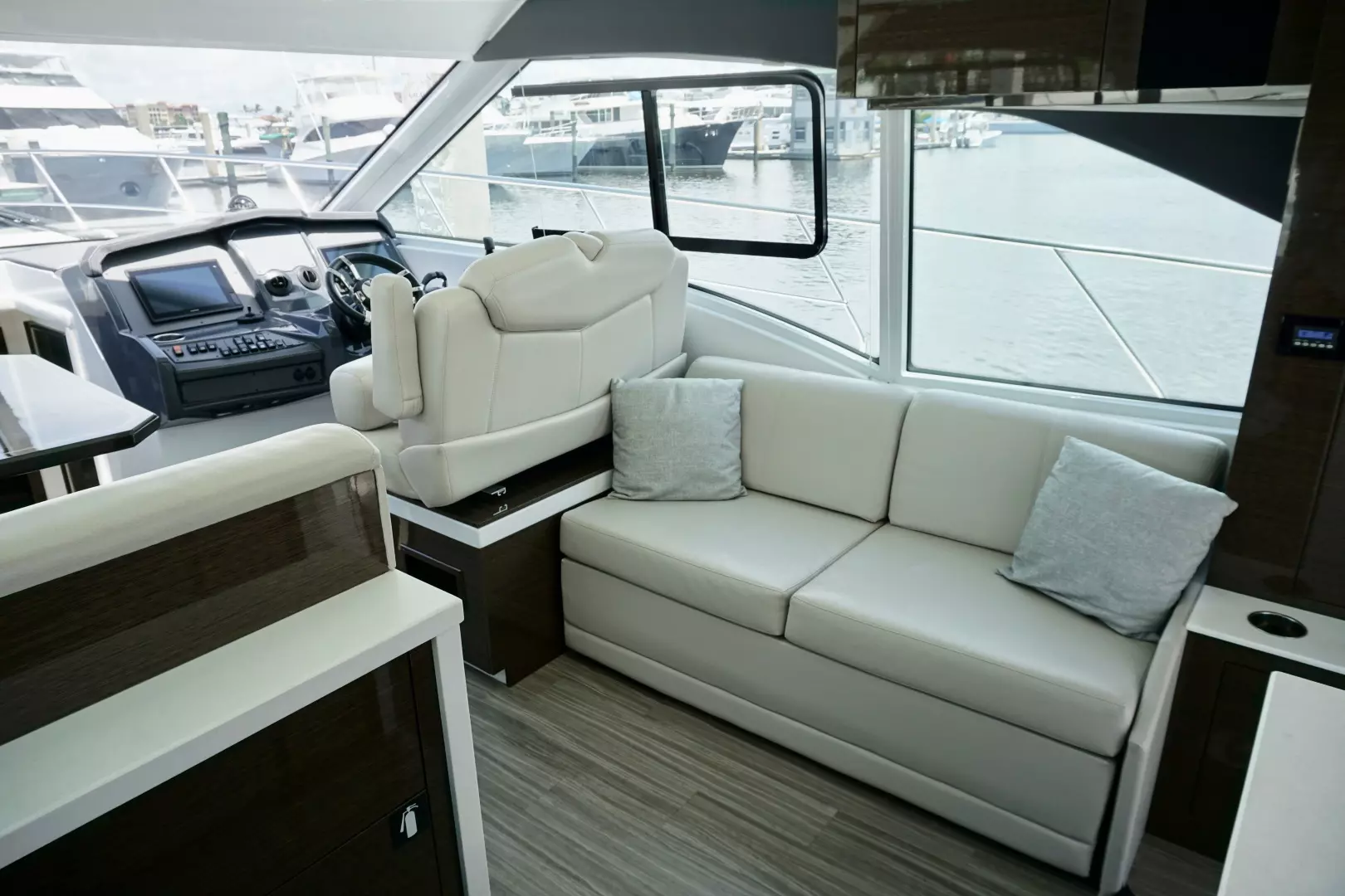 Cruisers 45 Cantius Yacht For Sale