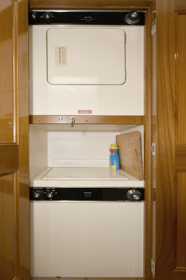 Vita Bella 47ft Viking Yacht For Sale