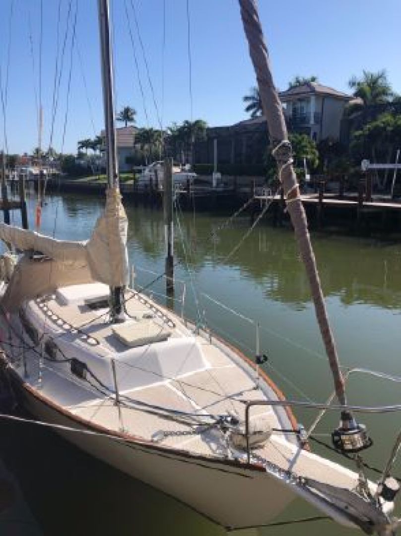 30' 1973 Allied | Tampa Yacht Sales