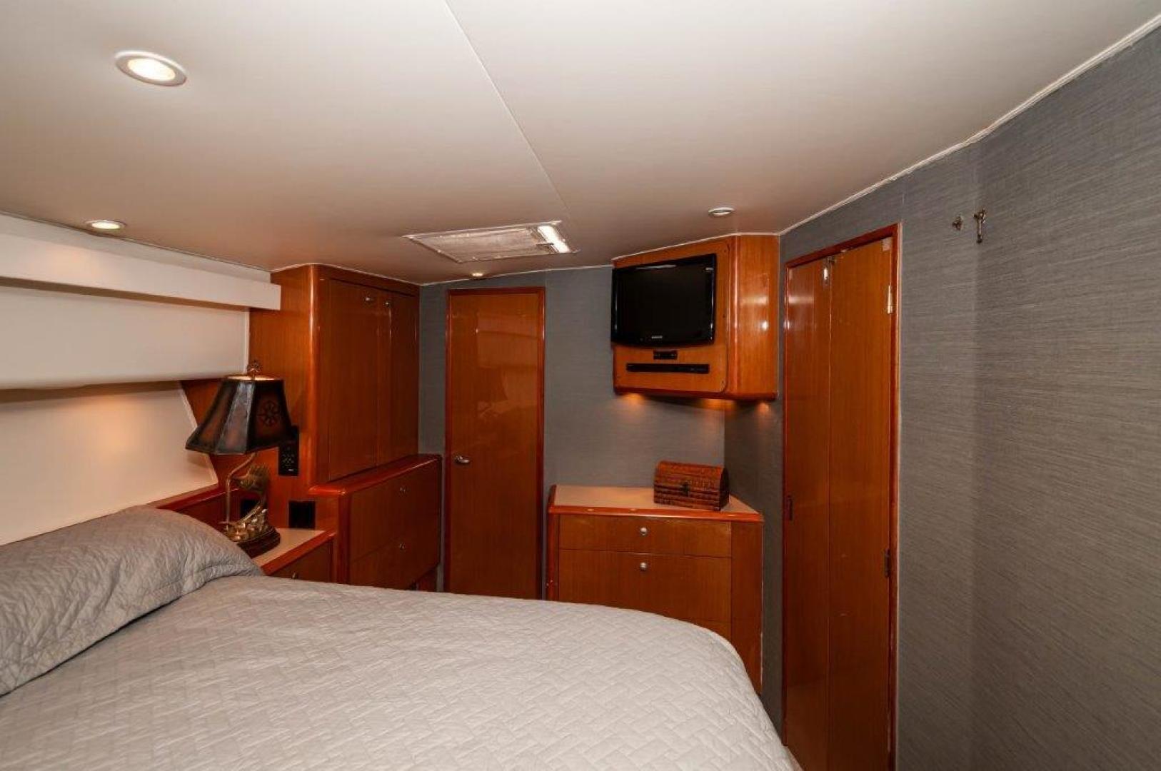 2001 61 Viking Convertible Ellie B Master Stateroom