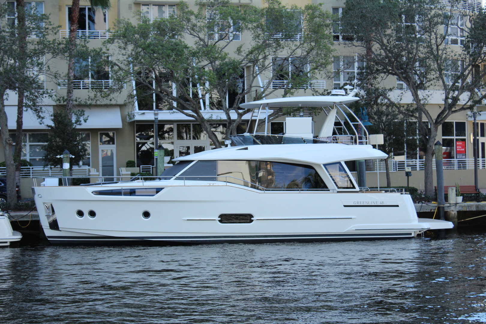 Greenline 48 Hybrid