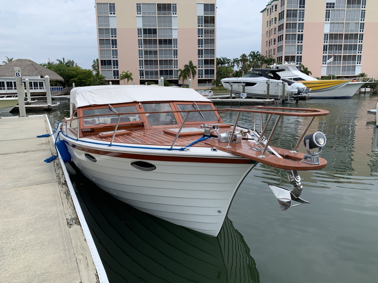 Used Windsor Craft 31' Picnic Boat For Sale In Florida United Yacht Sales