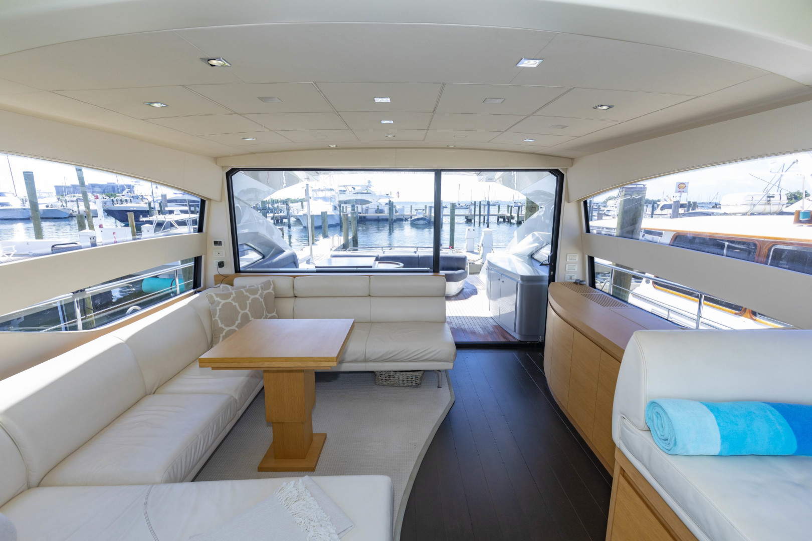 Pershing 64 - Salon