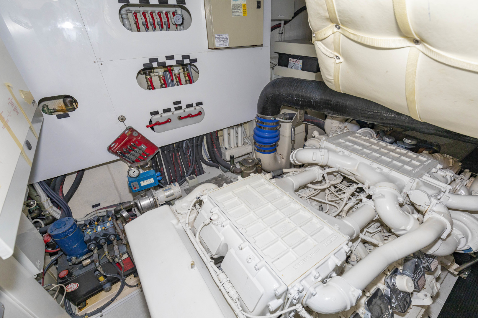 Pershing 64 - Engine Room