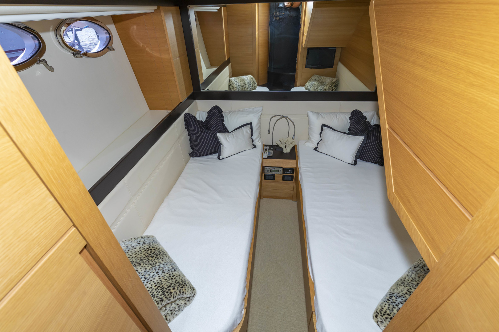 Pershing 64 - Guest Stateroom