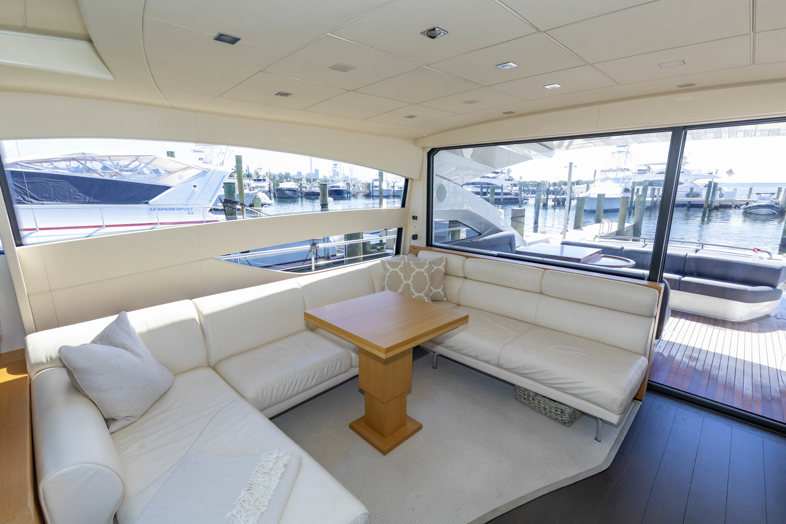 Pershing 64 - Salon