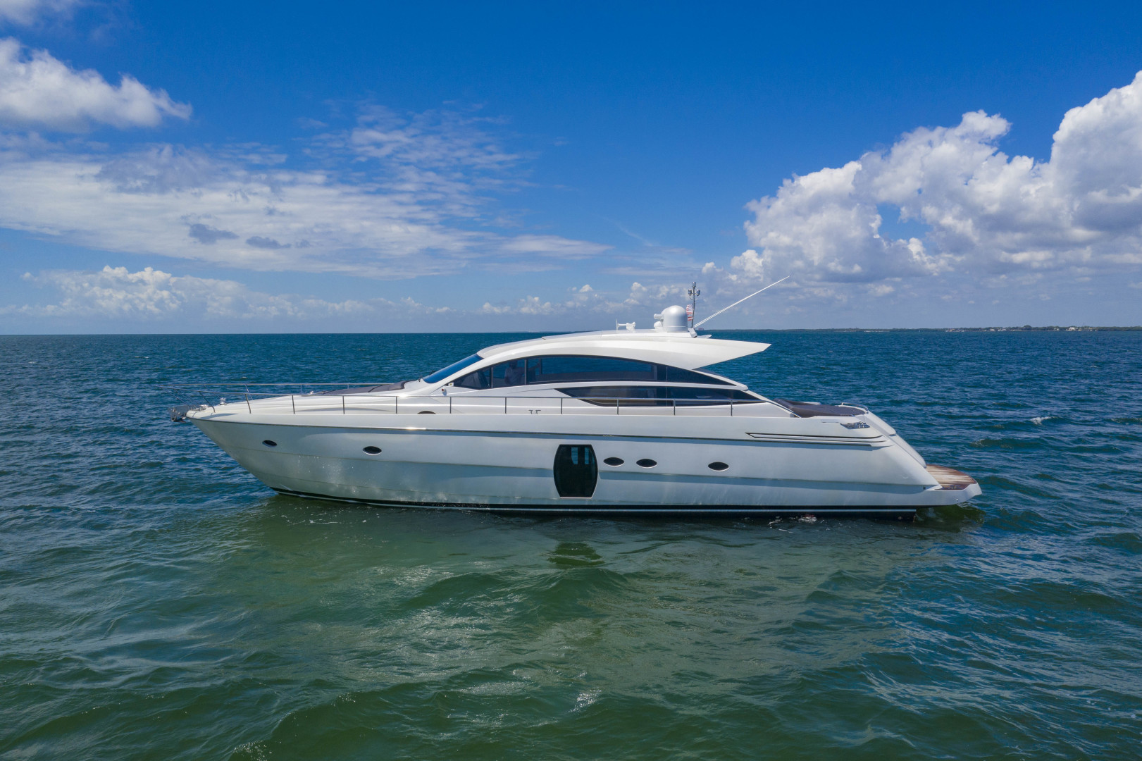 Pershing 64 - Profile