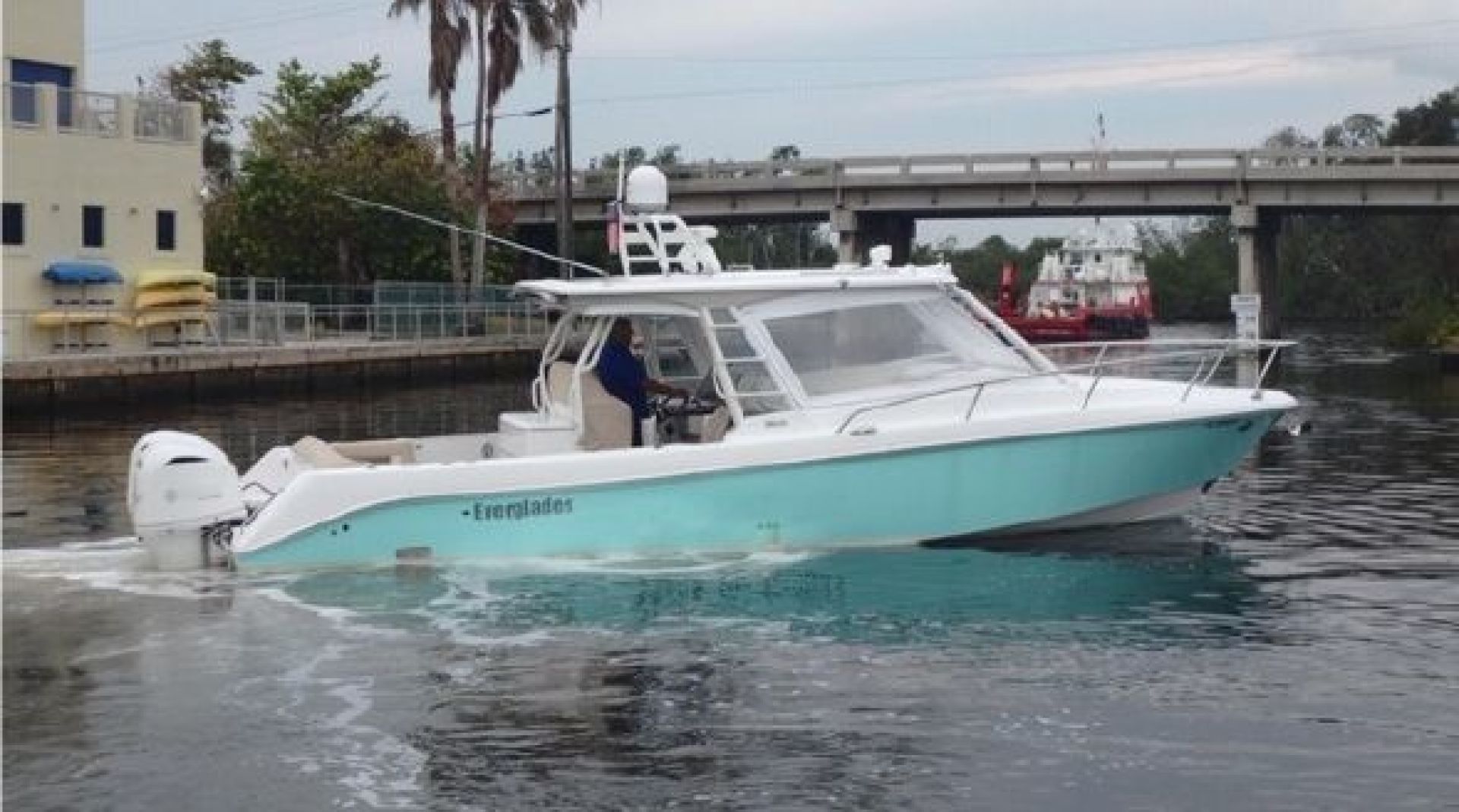 Everglades 360LXC — Best Deal for a Boat